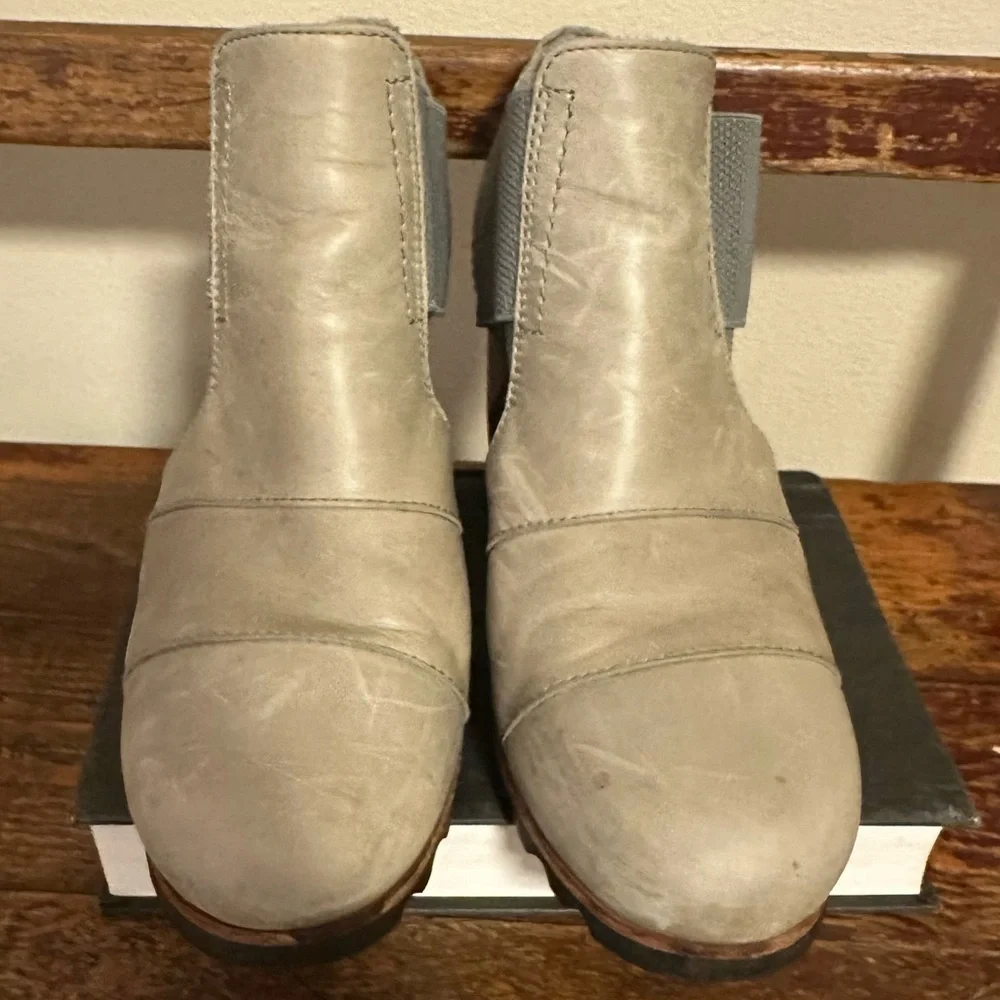 Sorel Addington Ankle Boots Quarry Light Gray Cut Out Heeled Booties Sandals